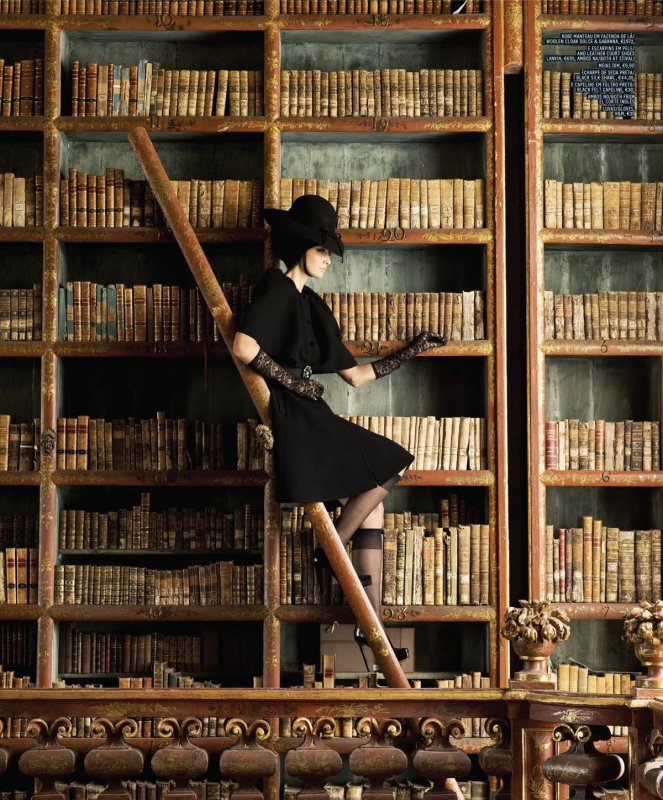 Девушка библиотекарь