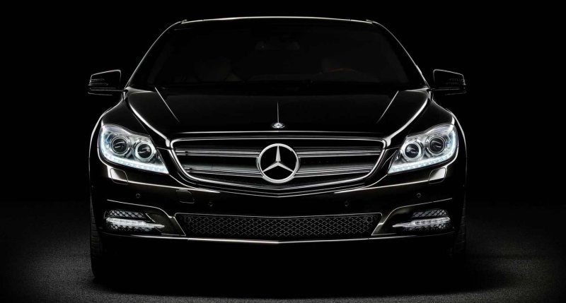 Мерседес АМГ на черном фоне