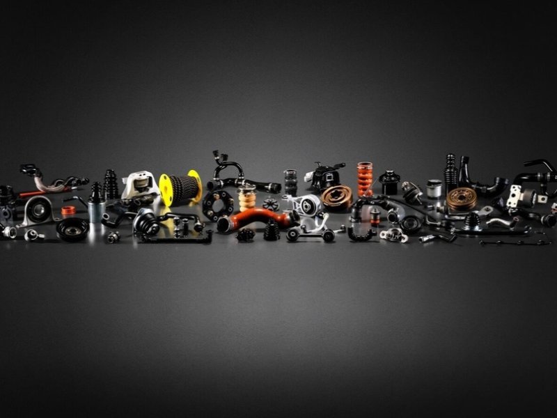 Автозапчасти на черном фоне