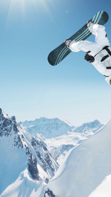 Сноуборд на фоне гор