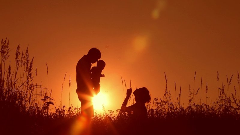 Семейная фотосессия на закате