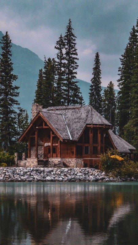 Домик у реки в Йёльстере. Норвегия