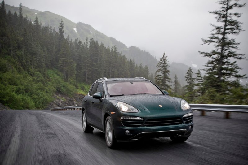 Порше Кайен в горах