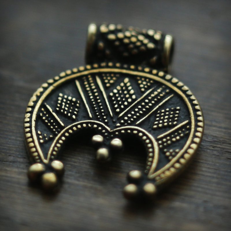 Трехрогая Лунница