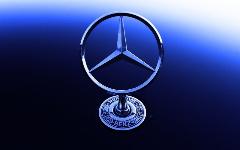 Mercedes Benz logo 2020