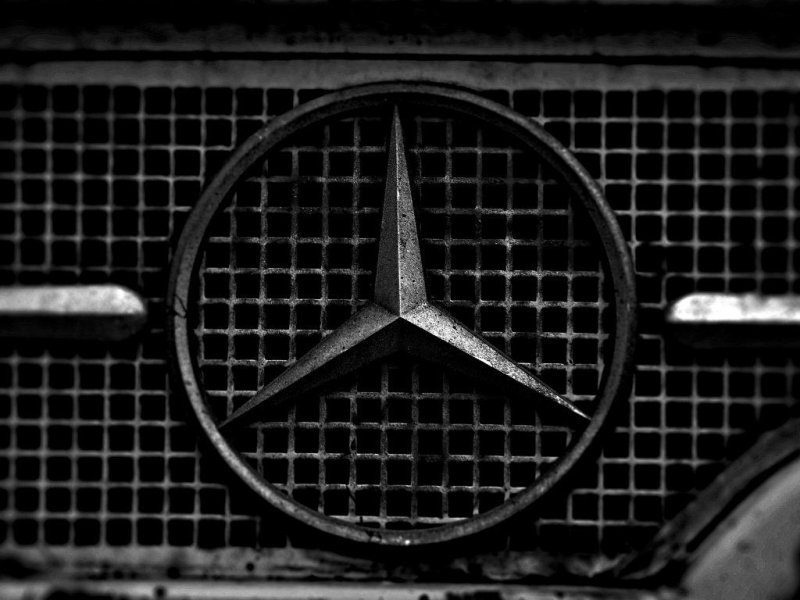 Mercedes Benz logo