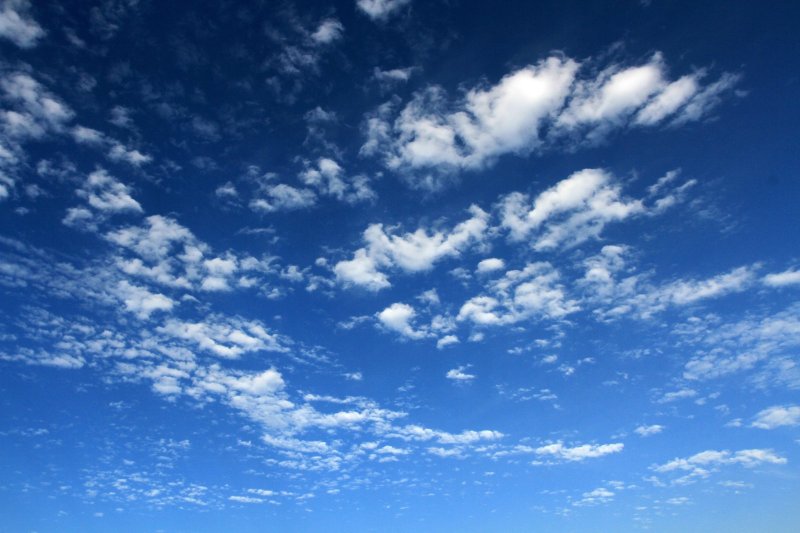 Голубое небо с облаками