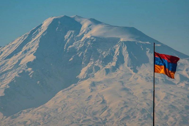 Флаг Армении с Араратом