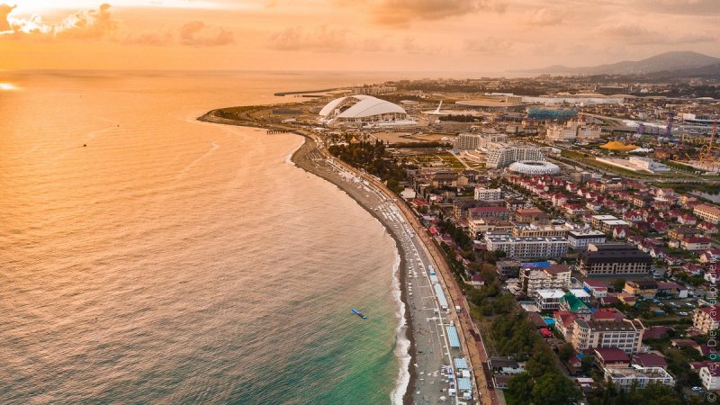 Пляж на Имеретинской набережной в Сочи