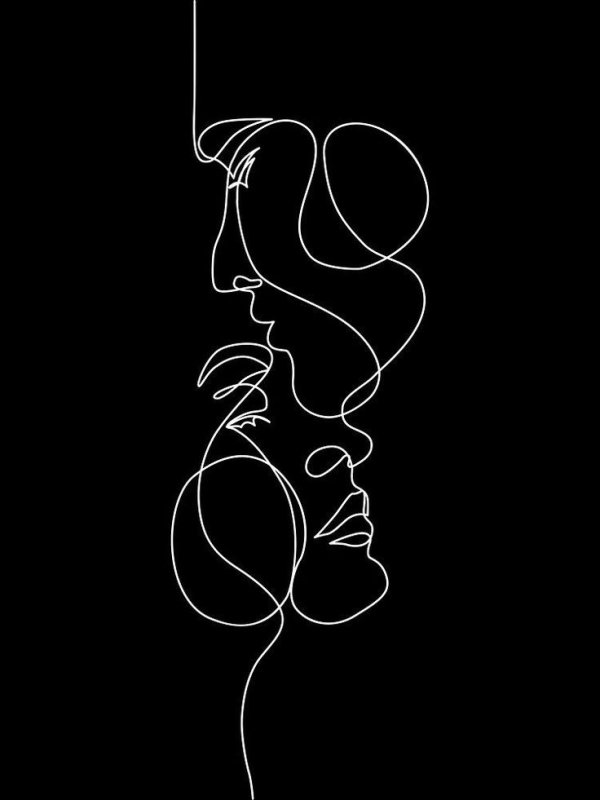 Силуэты влюбленных на черном фоне