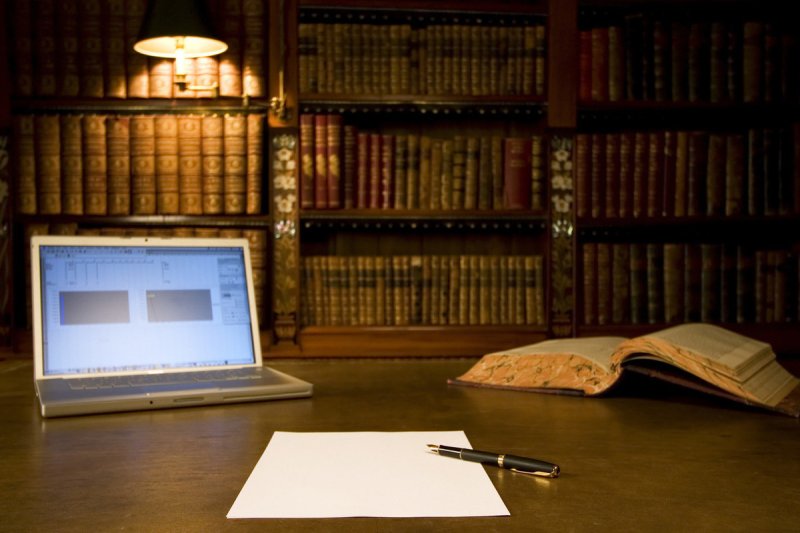 Письменный стол писателя