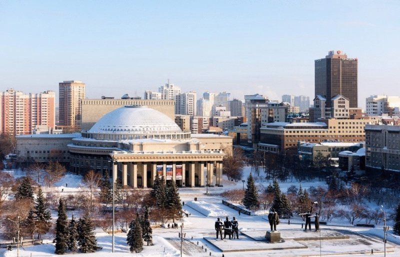 Оперный театр Новосибирск зимой