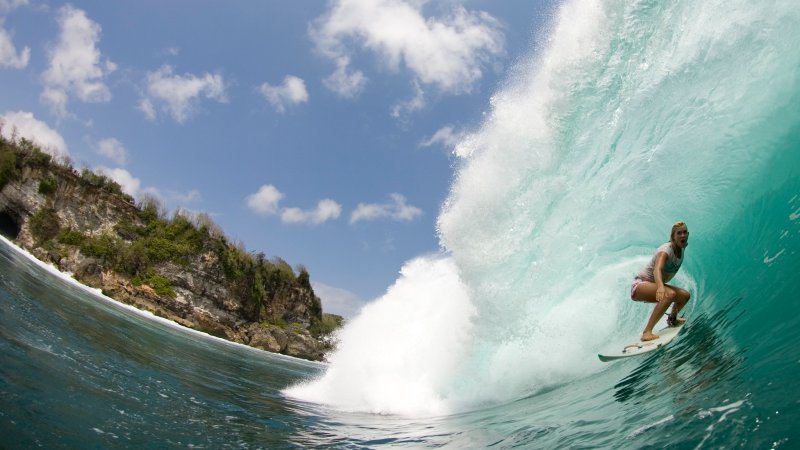 Бетани Хэмилтон серфинг