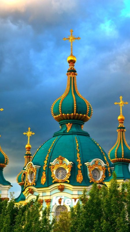 Красивый храм