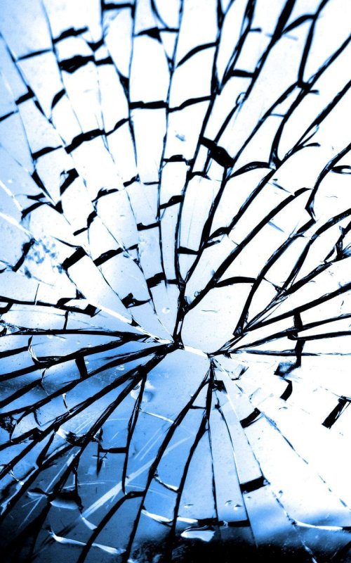 Разбитое стекло на телефоне