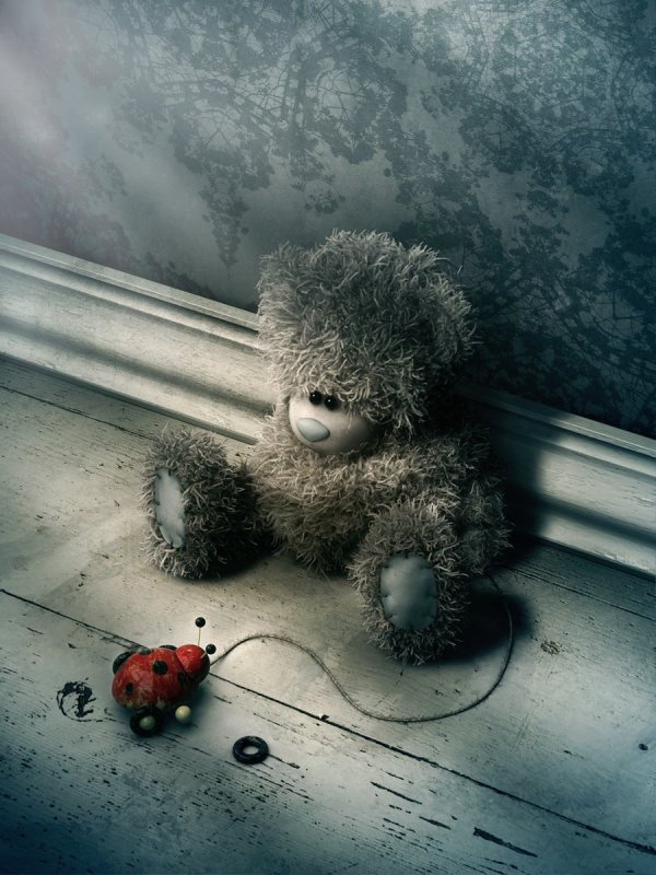 Грустный плюшевый мишка