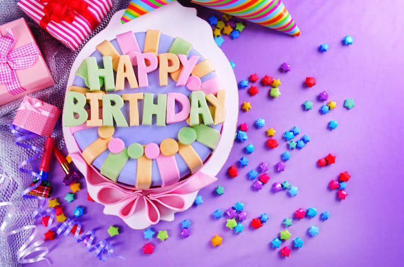 С днем рождения открытка стильная