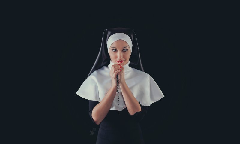 Энджел Саммерс монашка