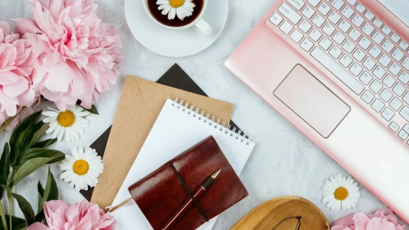 Блокнот на столе