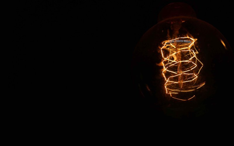 Лампочка в темноте