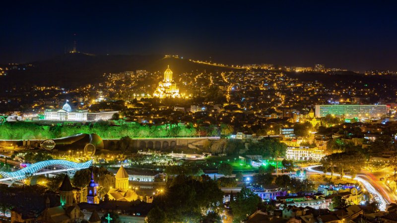 Площадь свободы Тбилиси ночью