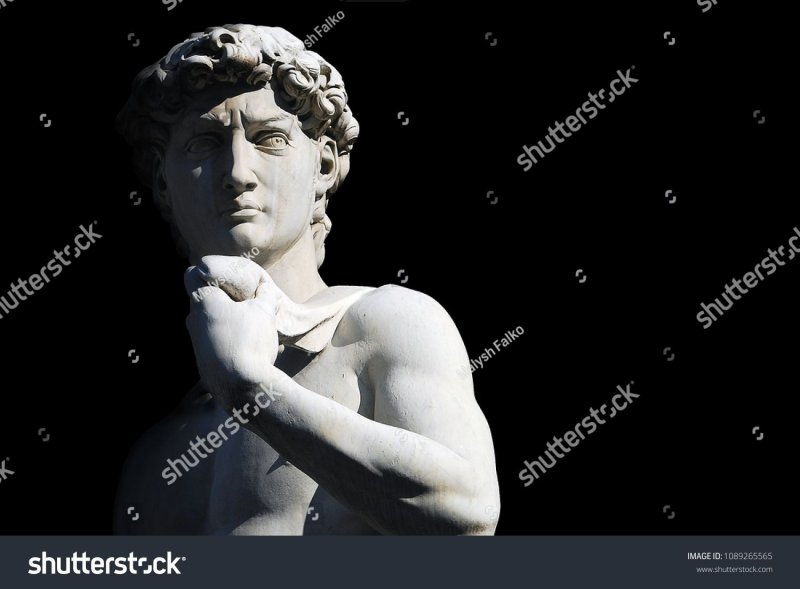 Давид Микеланджело на черном фоне