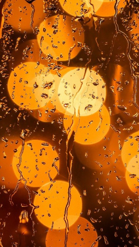 Капли на стекле