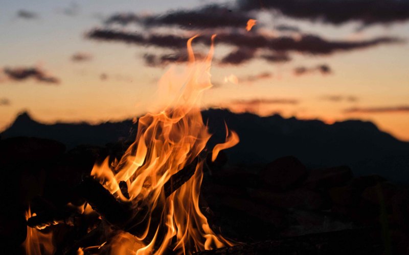 Огонь костер