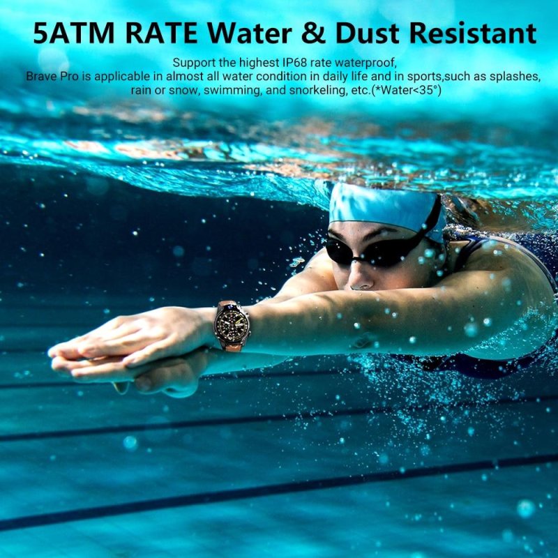 Девушка плывет в бассейне