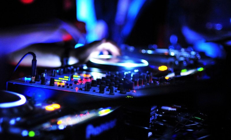 Неоновый диджейский пульт