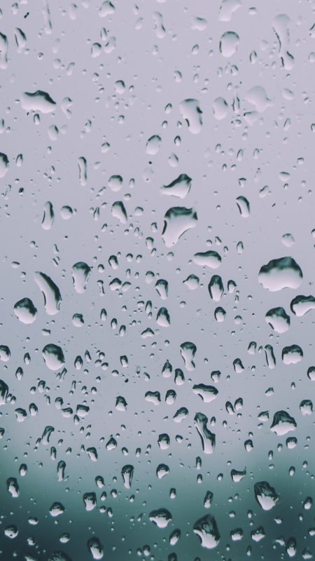 Капли дождя на стекле