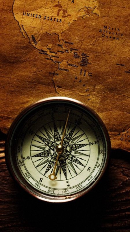 Старинная карта с компасом