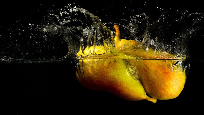 Фрукты в воде