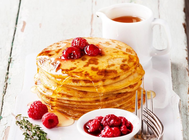 Масленица блины с вареньем