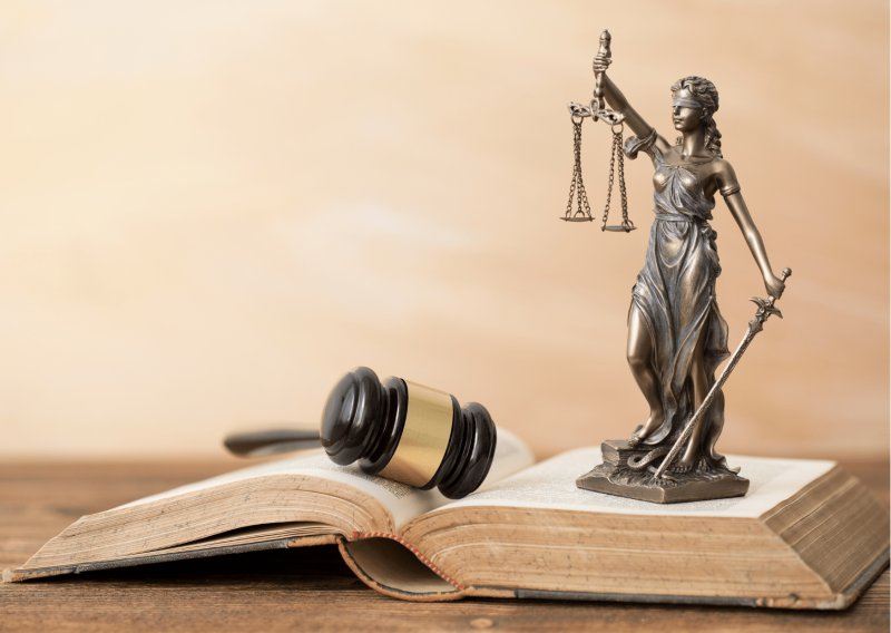 Весы Фемиды