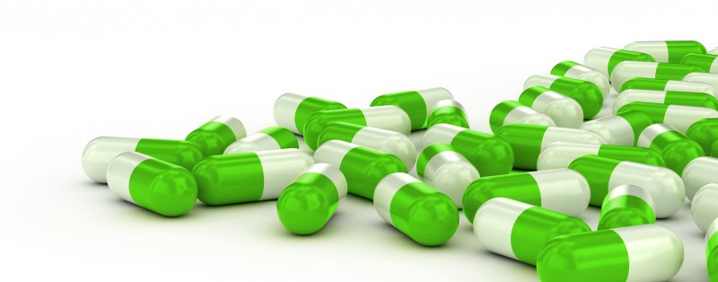 Лекарства на зеленом фоне