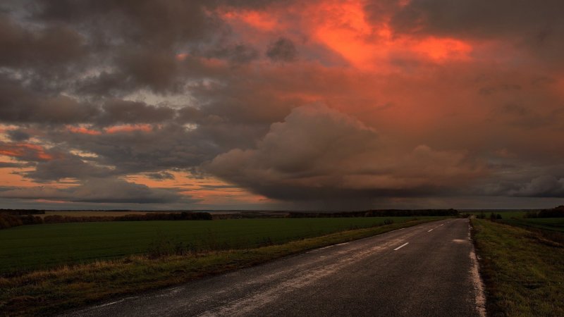 Проселочная дорога ночью