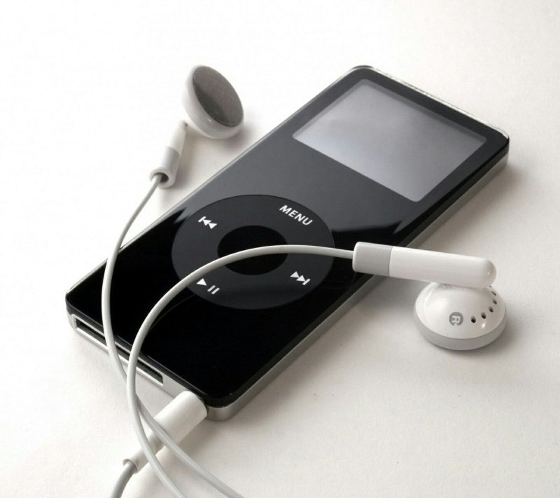 Музыкальный плеер с наушниками