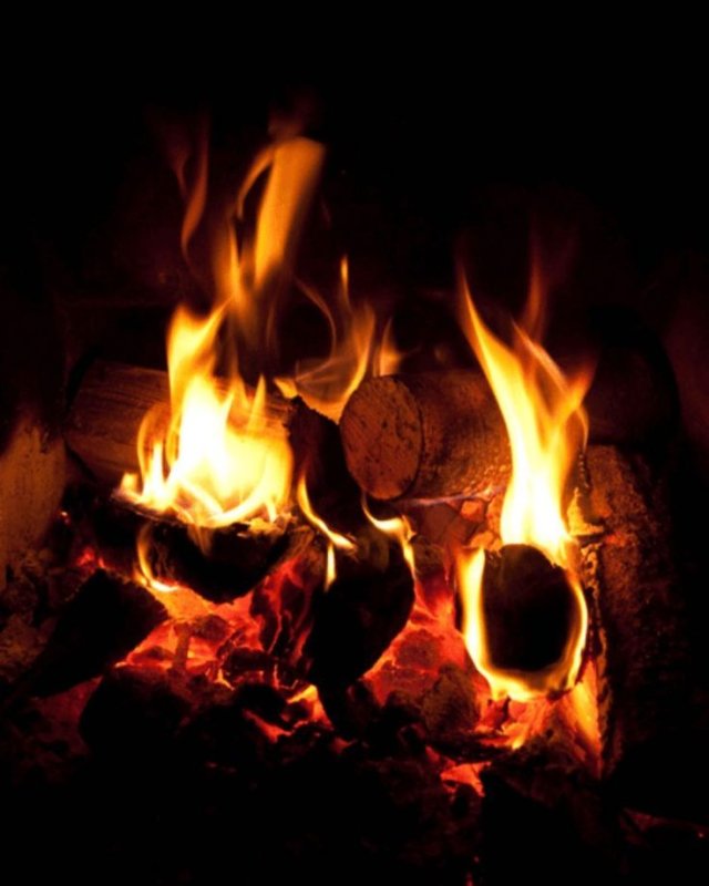 Горящий камин