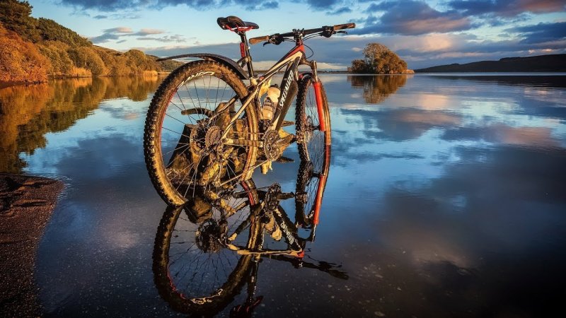 Красивый горный велосипед