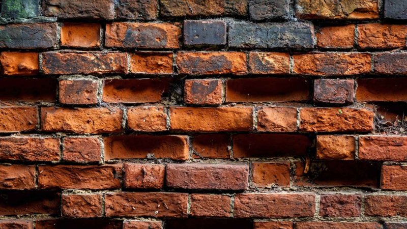 Кирпичная стена