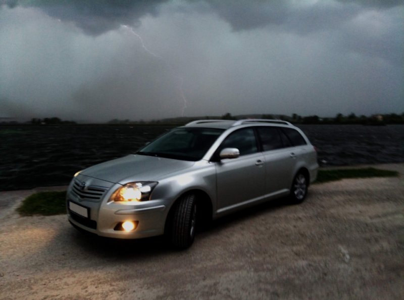 Авенсис универсал 2008 автомат