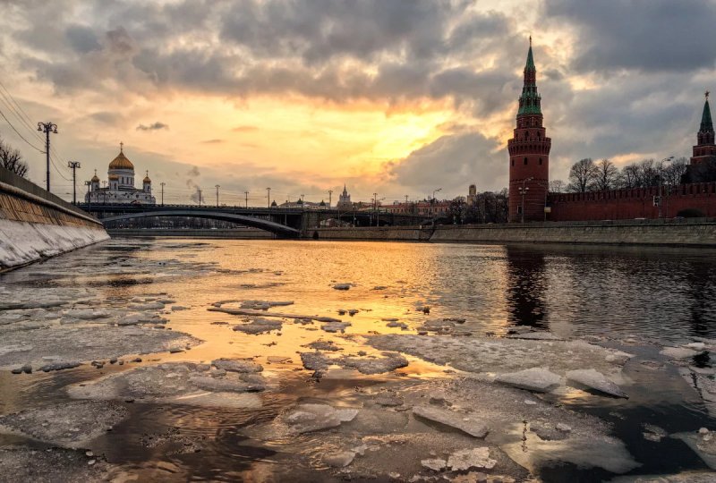 Весенний город России