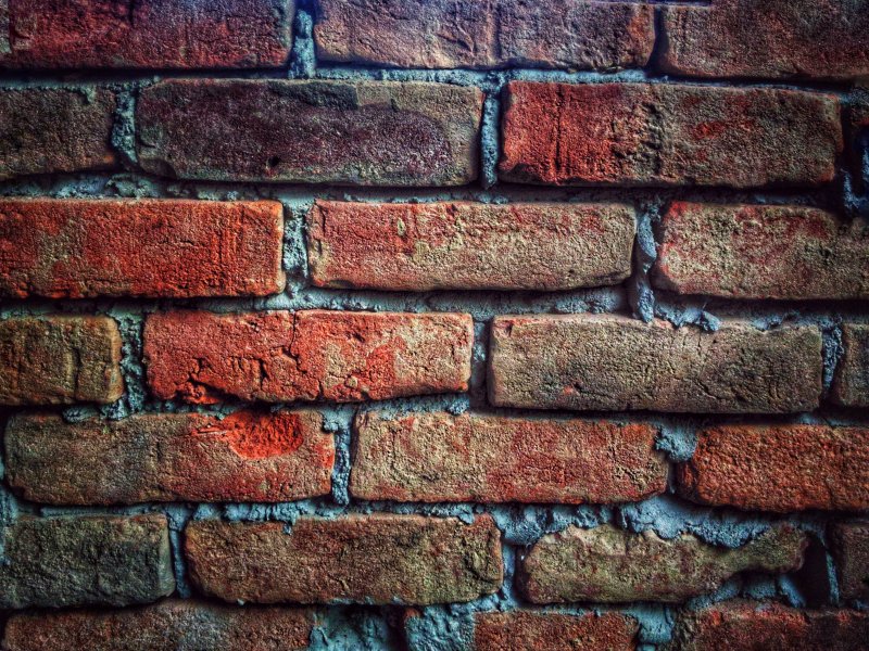 Стена из кирпича