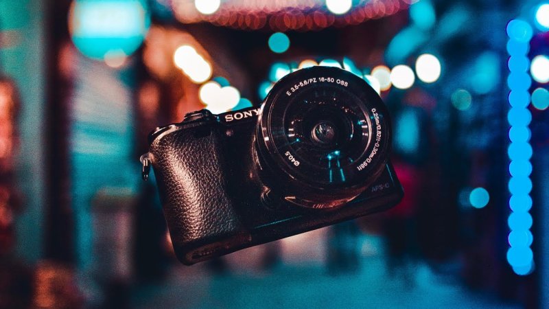 Фотоаппарат на красивом фоне