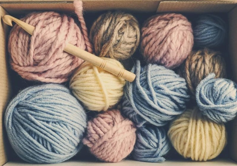 Пряжа и крючок