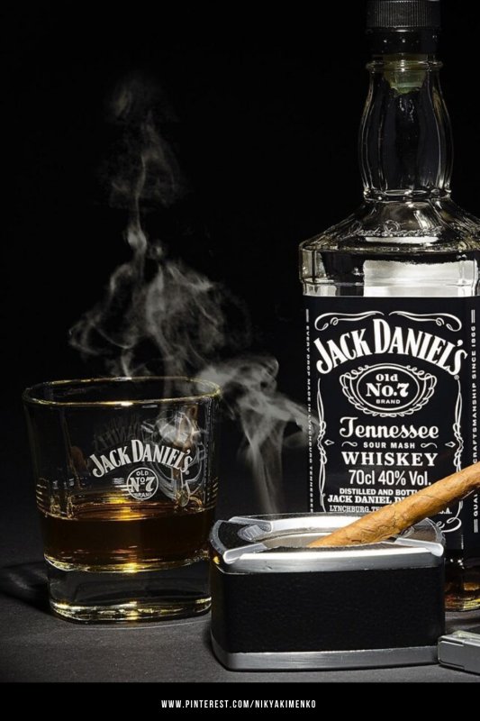 Джек Дэниэлс и сигара