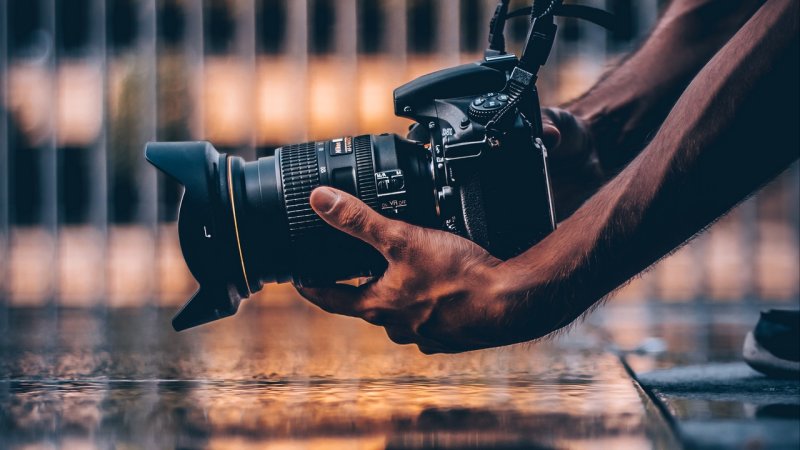 Фотоаппарат на красивом фоне