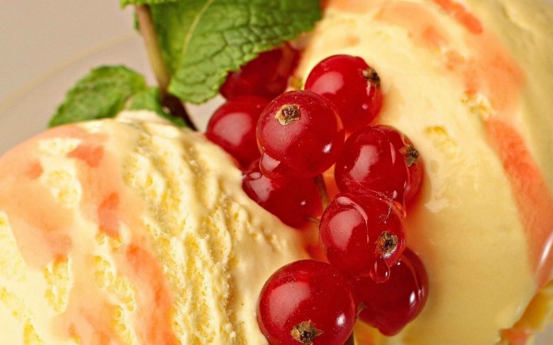 Мороженое с фруктами