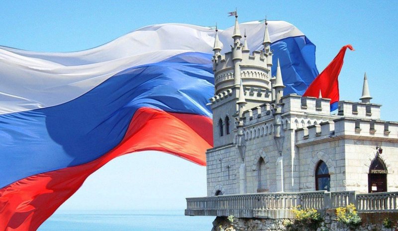 Крым с русским флагом